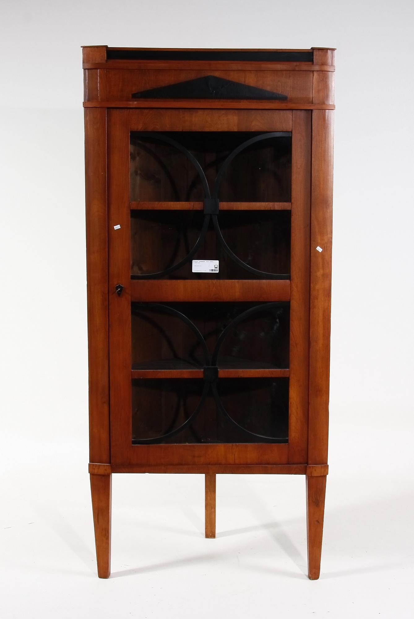 HÖRNSKÅP, Karl Johan, 1800-tal.