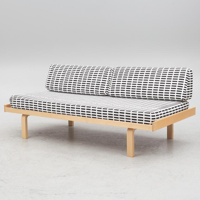 Alvar Aalto, a model  "Laveri"/"710" daybed, Artek, Finland, 21st century.