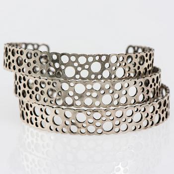 ARMRING, 830 silver. Aatos Hauli, 1969, stämplad "Liisa". Vikt ca 23,8 g.