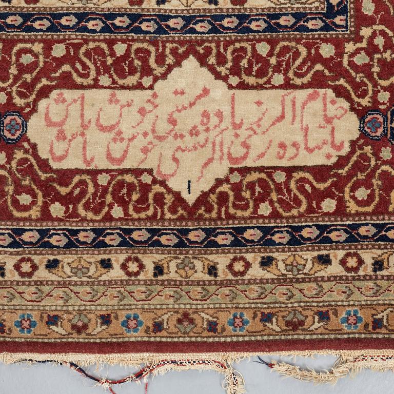 MATTO, a semi-antique Tabriz, ca 466 x 328,5 cm.