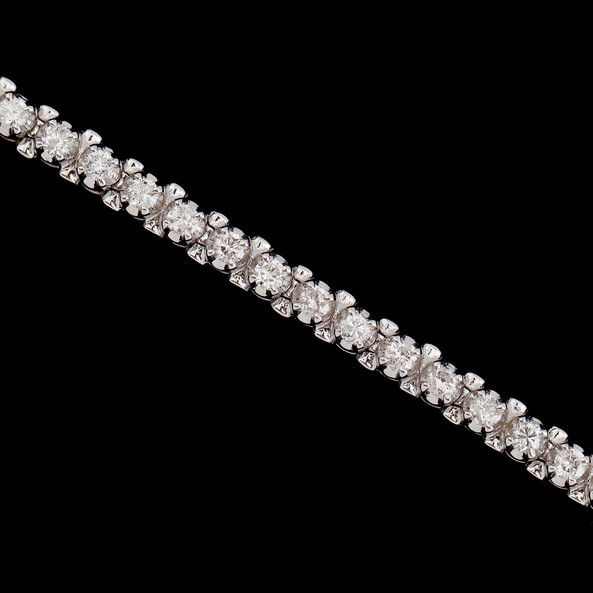 ARMBAND, 14 k vitguld, briljantslipade diamanter tot 1.89 ct.