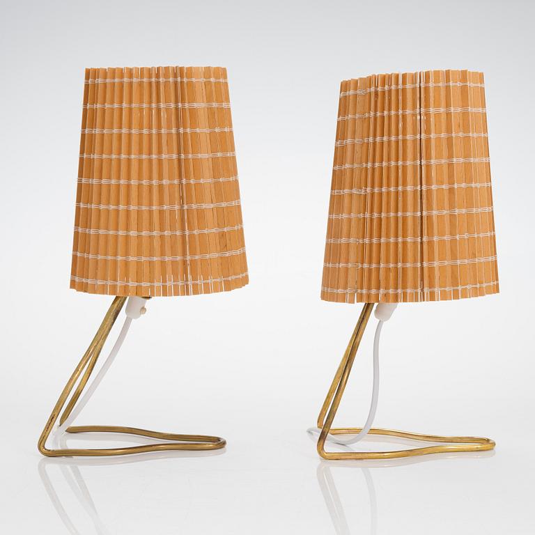 Mauri Almari, a pair of mid-20th century '61048' table lights for Idman.