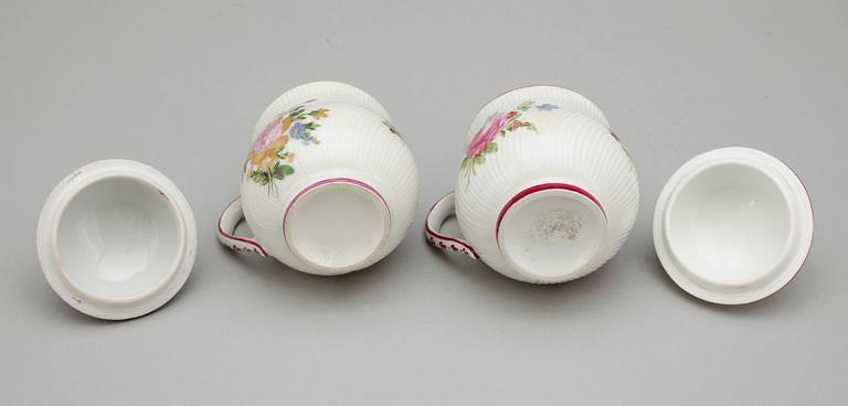 CREMEKOPPAR, 2 st, mjukt porslin, 1700/1800-tal.