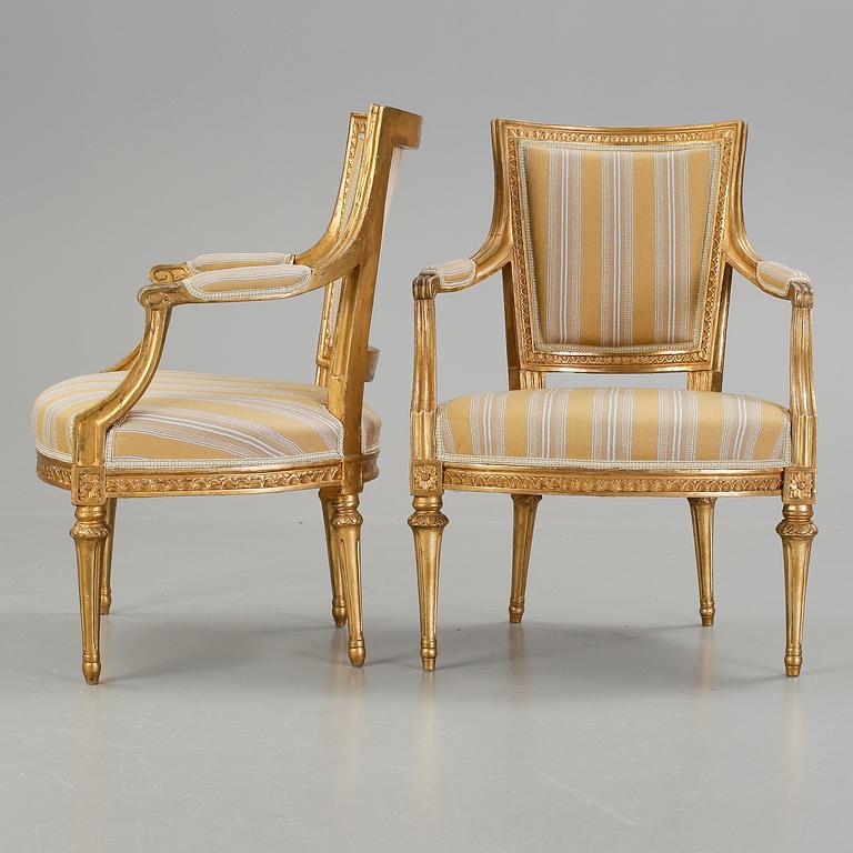 KARMSTOLAR, ett par. Gustavianska stockholmsarbeten, 1700-talets slut.