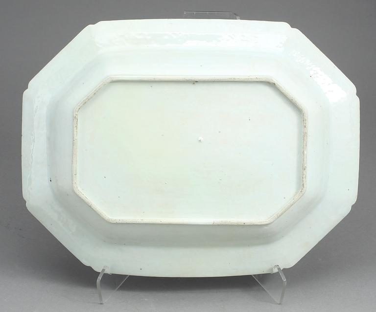 STEKFAT, porslin, Kina, Qianlong (1736-95).