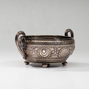 SKÅL, silver, Edward, John & William Barnard, London 1873. Vikt ca 296 g.