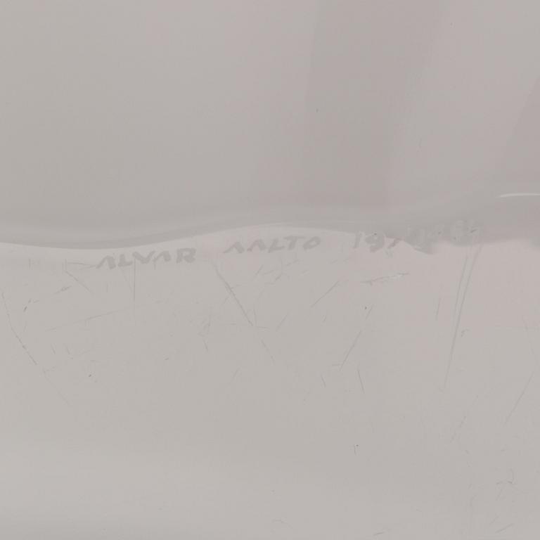 ALVAR AALTO, GLASS SCULPTURE, 4 PIECES. The Aalto Flower. Signed Alvar Aalto, the lower dish numbered 19/1986. Iittala.