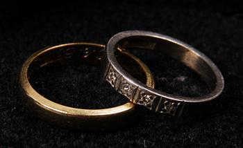 RINGAR, 2 st, guld samt 18 K vitguld med briljanter. Ca 6 g.