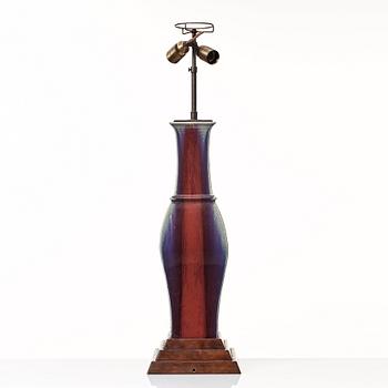 Vas/lampa, porslin. Qingdynastin (1644-1912).
