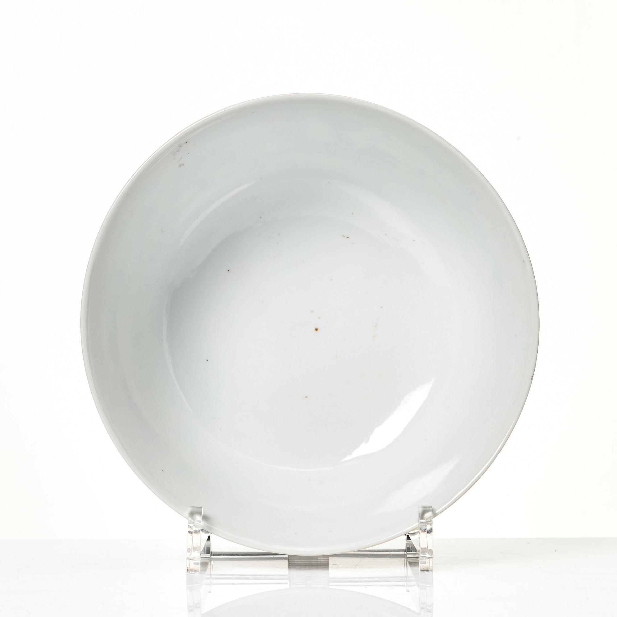 A phoenix bowl, late Qing dynasty with Guangxus six character mark (1875-1908).
