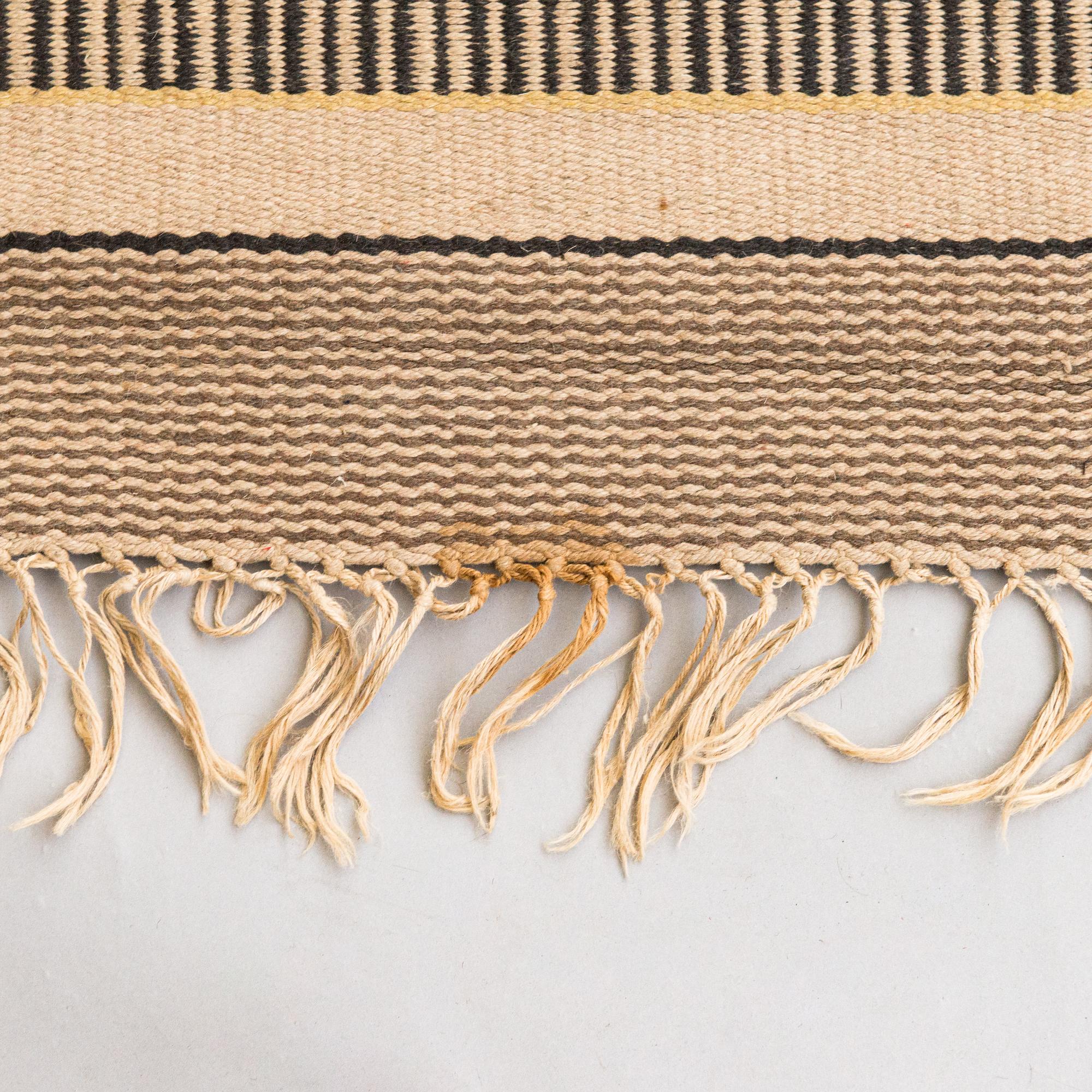 A 1930s Finnish flat weave carpet. Circa 300x190 cm.