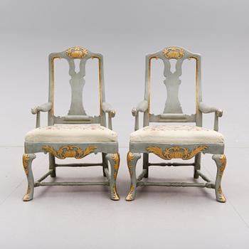 KARMSTOLAR, 2 st snarlika, senbarock, 1700-talets andra hälft.