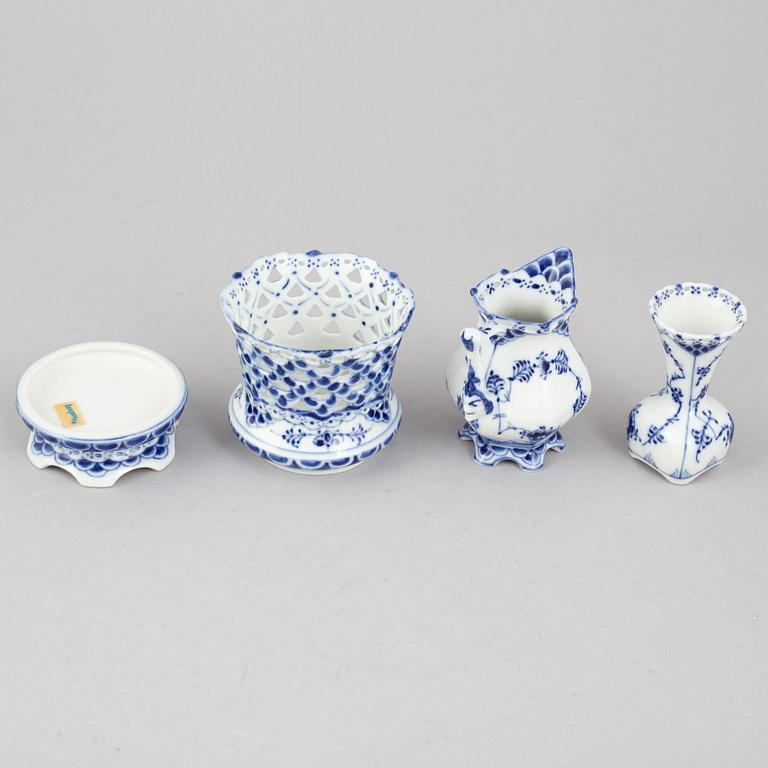 A 33-piece porcelain coffee service 'Musselmalet', Royal Copenhagen, Denmark.