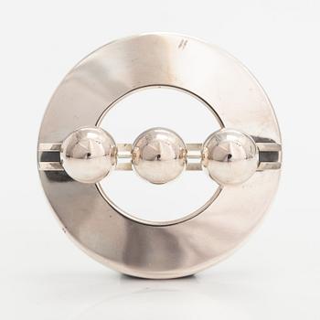 Elis Kauppi, A silver brooch. Kupittaan kulta, Turku 1965.