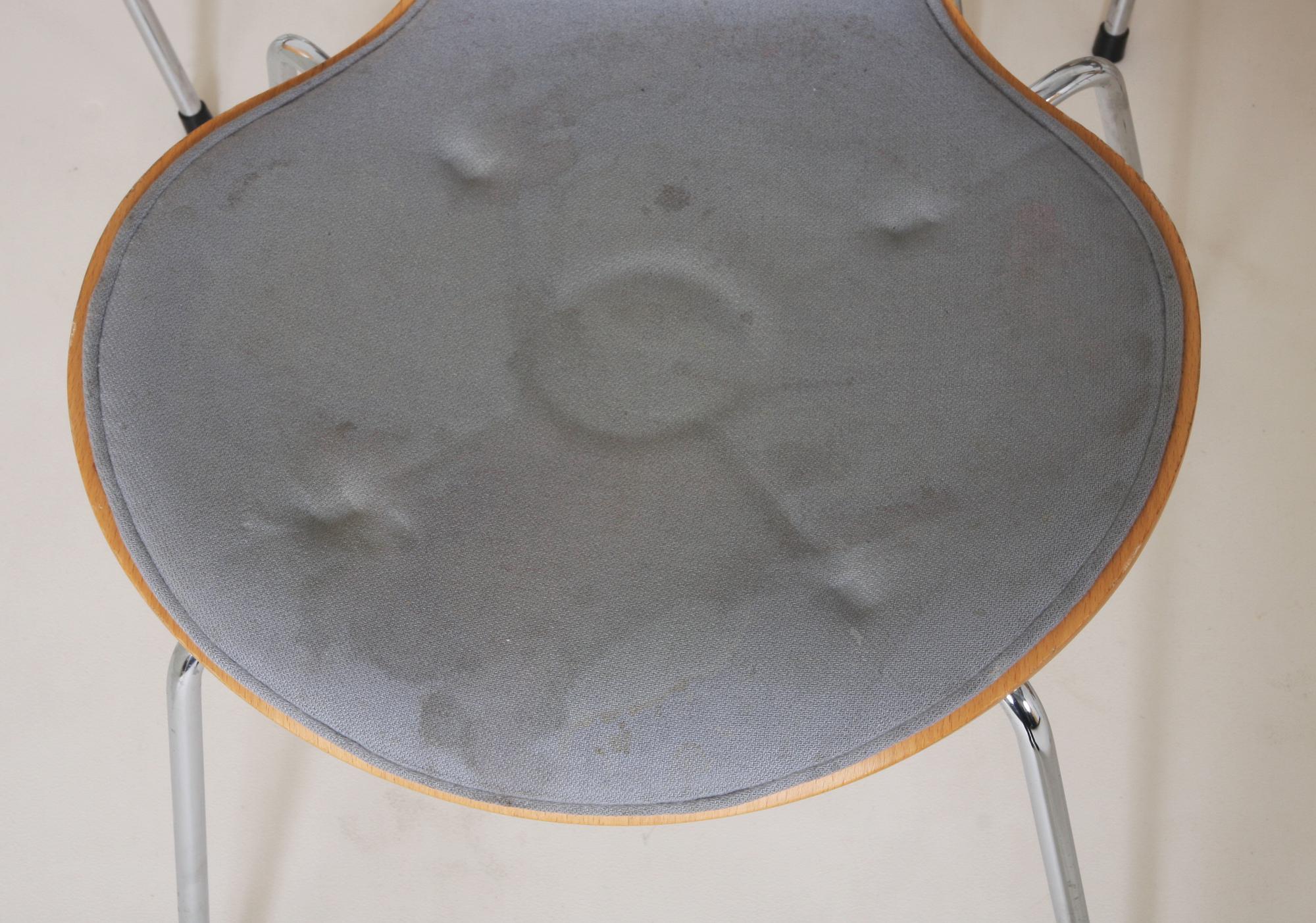 STOLAR, 6 st, "Sjuan", Arne Jacobsen för Fritz Hansen, etikettmärkta 1993.