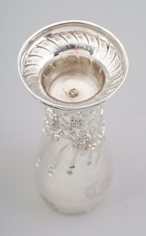 VAS, silver, C Frey & Söhne, Tyskland, 1900-talets första hälft. Vikt ca 449 gram.