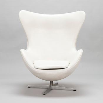 Arne Jacobsen, fåtölj, "Ägget", Fritz Hansen, Danmark, 2001.