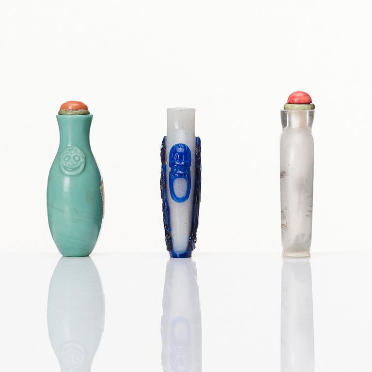 Snusflaskor, tre stycken, glas. Qingdynastin.