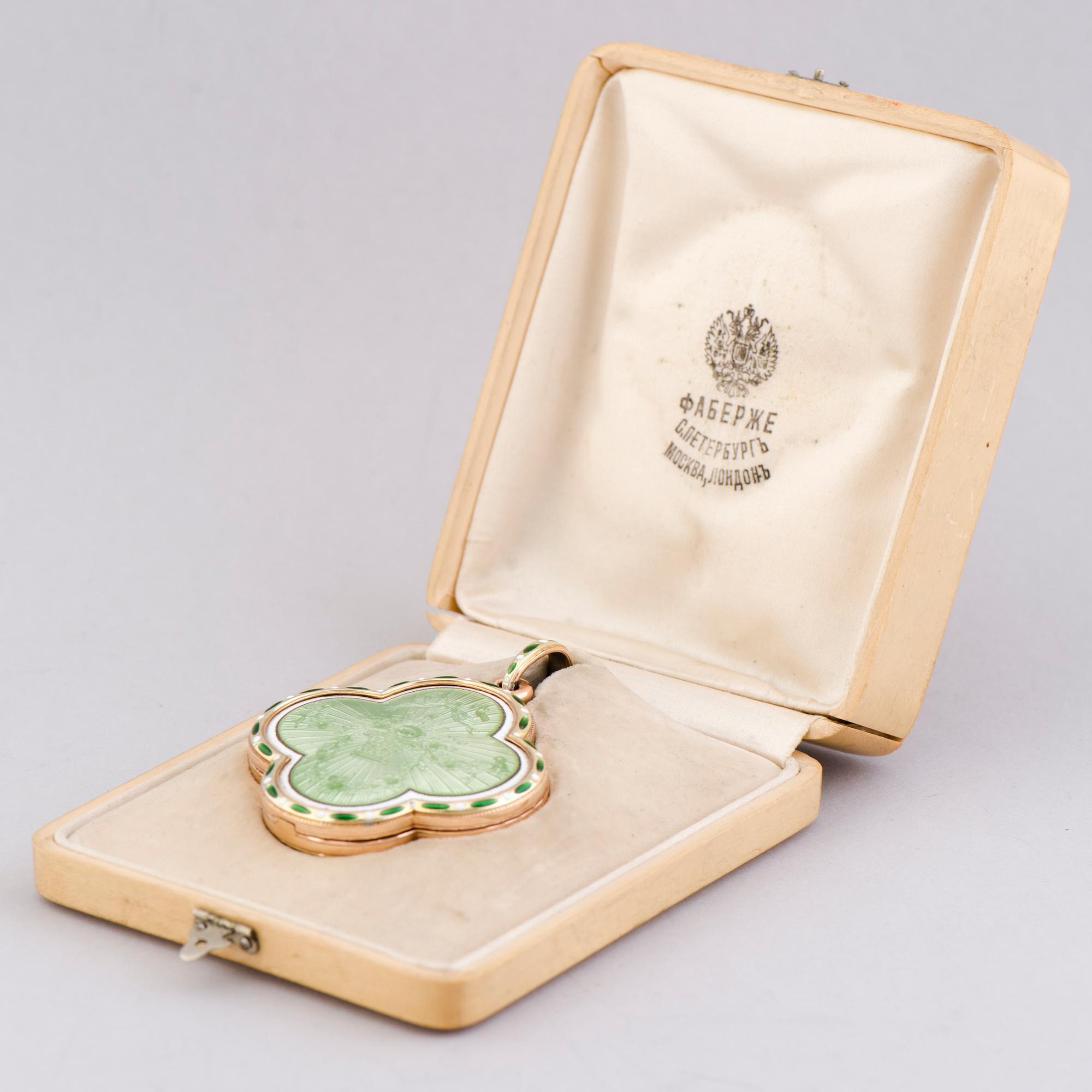 MEDALJONKI, Fabergé, emalia, 14K (56) kultaa. Pietari 1899-1908.