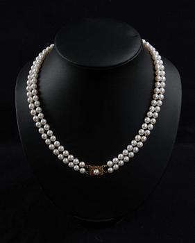 PÄRLCOLLIER, tvåradigt med guldlås 14 K.