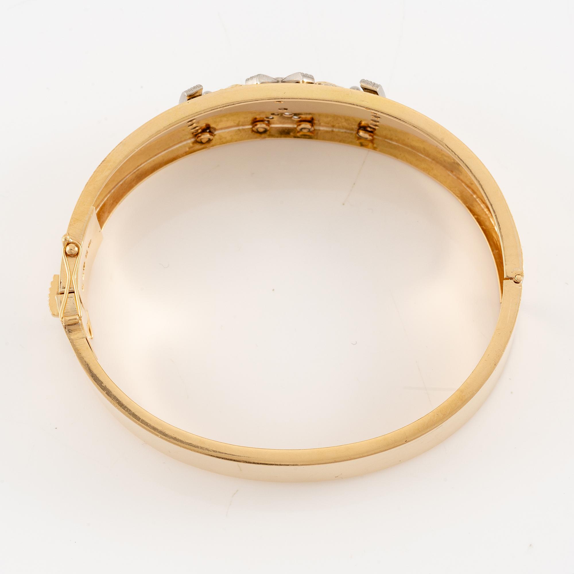 Bracelet 18K gold with round brilliant and eight-cut diamonds.