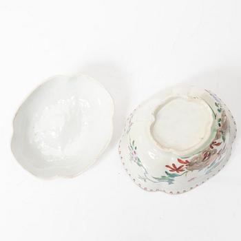 A Chinese famille rose ewer, a a cup with cover, a cup with saucer, a box and a censer, Qing dynasty, 18th and 19th cent.