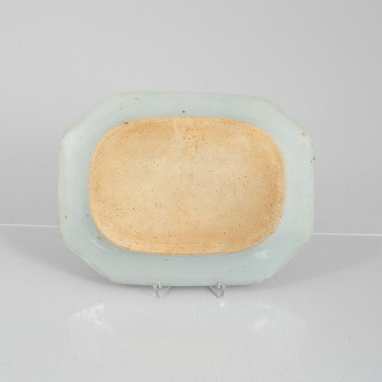 Two Chinese export porcelain chargers, Qing dynasty, Qianlong (1736-95).