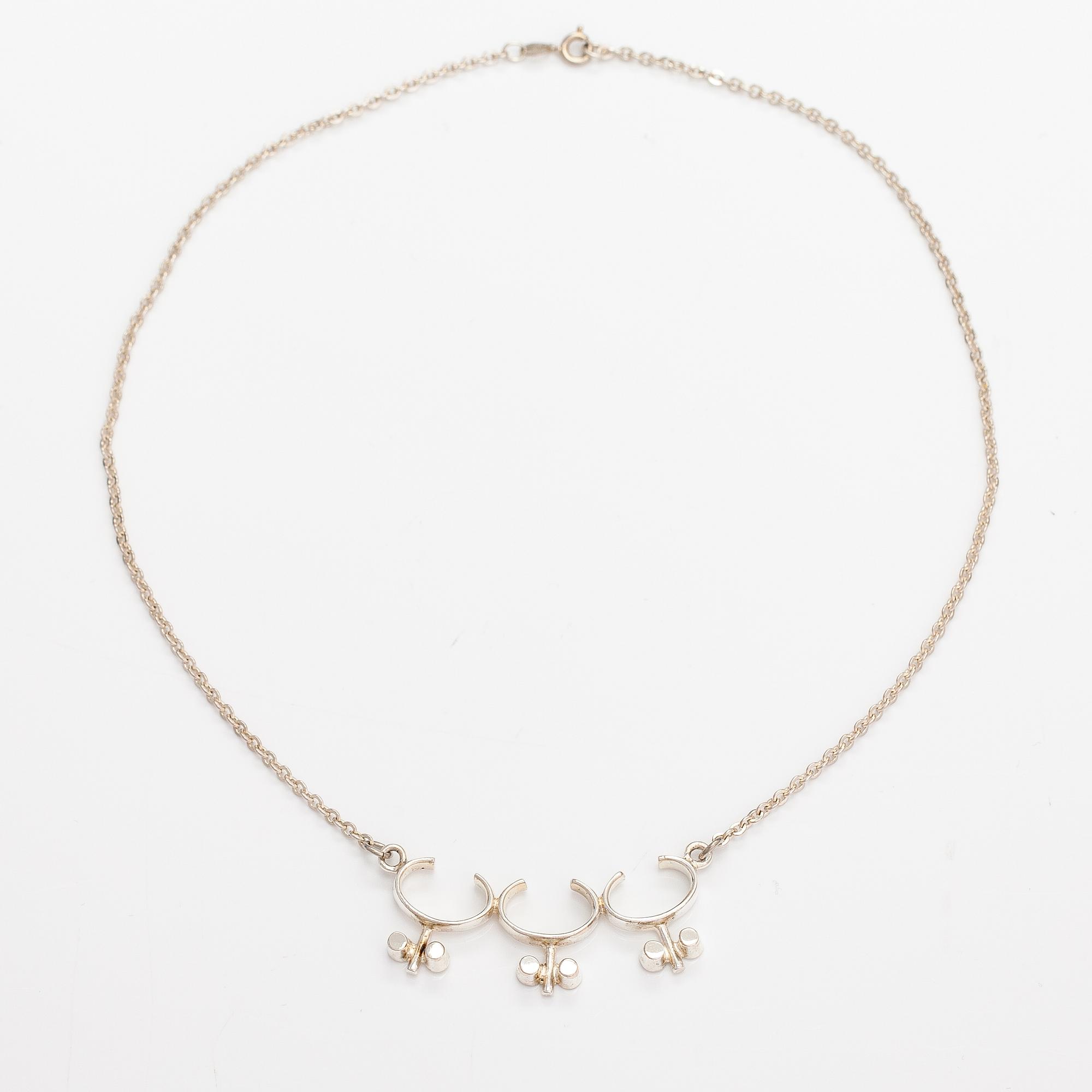 Jorma Laine, A silver necklace. Kultateollisuus, Turku 1967.