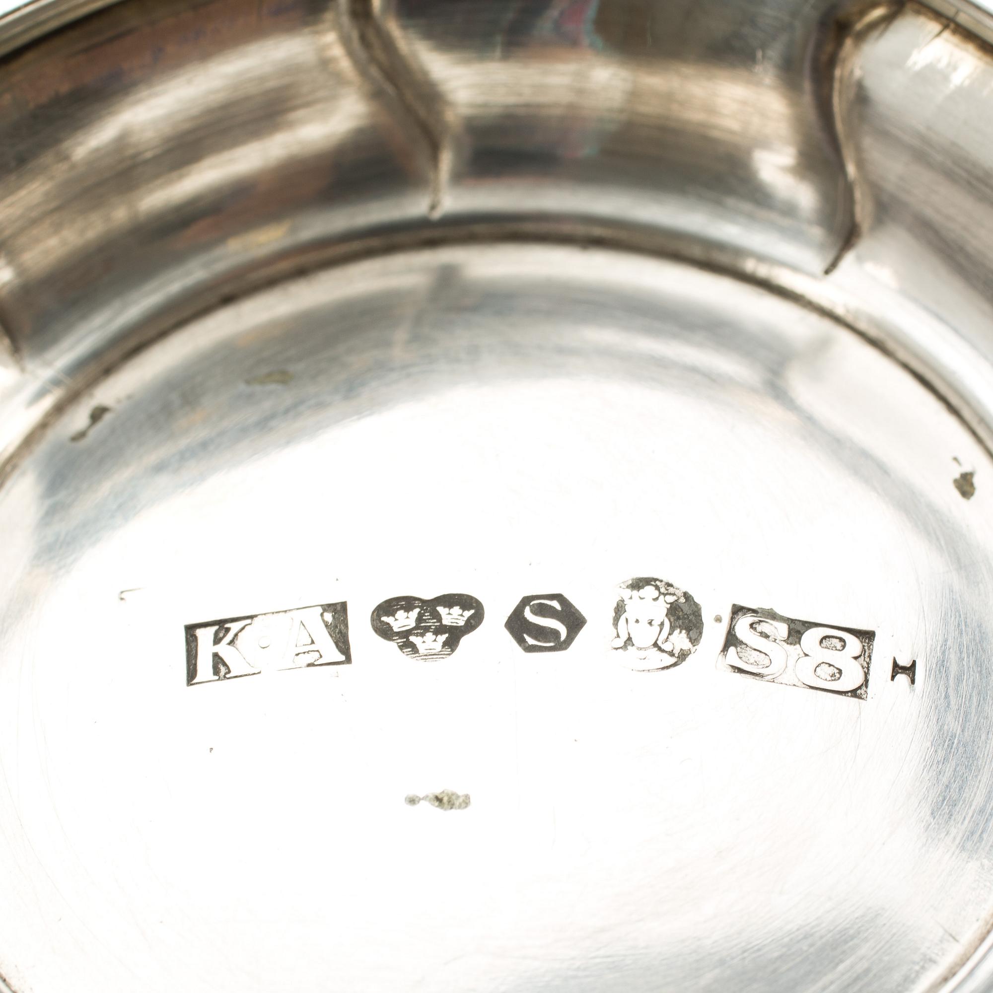 BÄGARE, 2 st. Silver, C G Hallberg, Stockholm 1948, K Andersson, Stockholm 1944. Total vikt ca 298 gram.