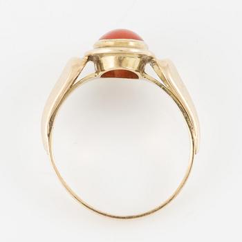 Ring of low carat gold with coral.