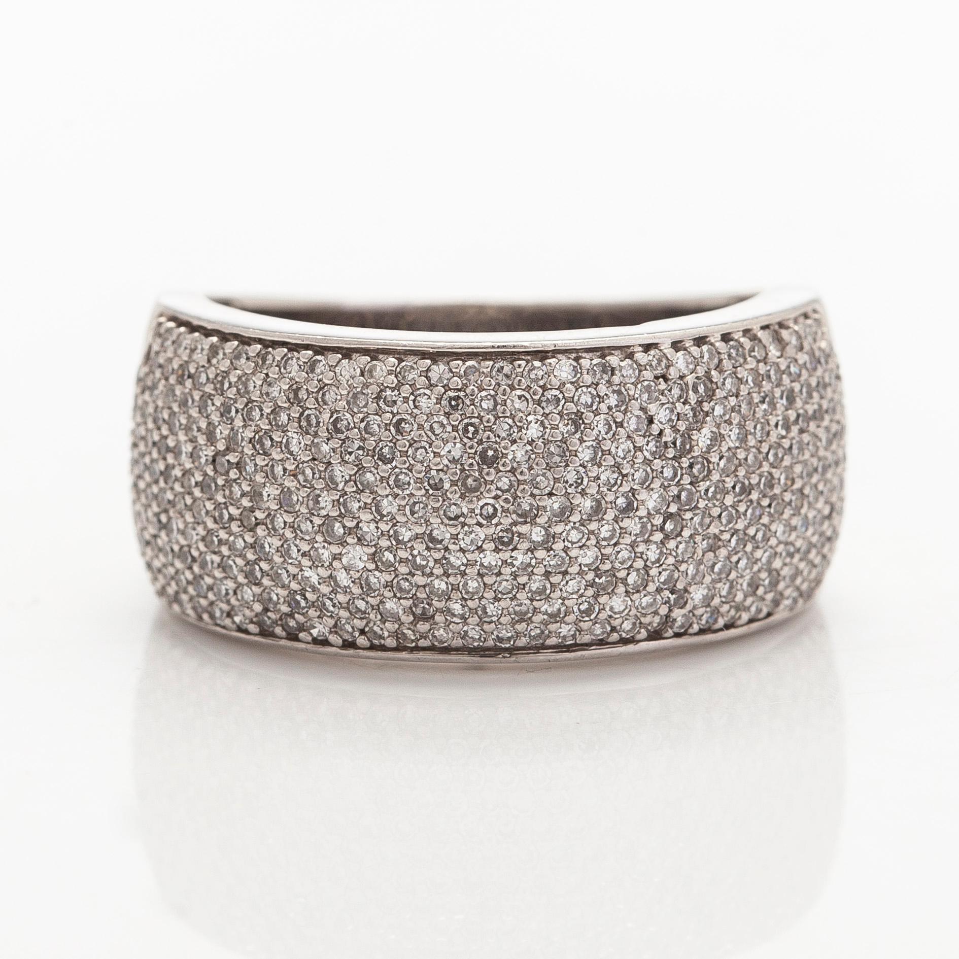 Sormus, 14K valkokultaa ja 8/8-hiottuja timantteja.