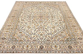 A Kashan carpet, c. 388 x 285 cm.