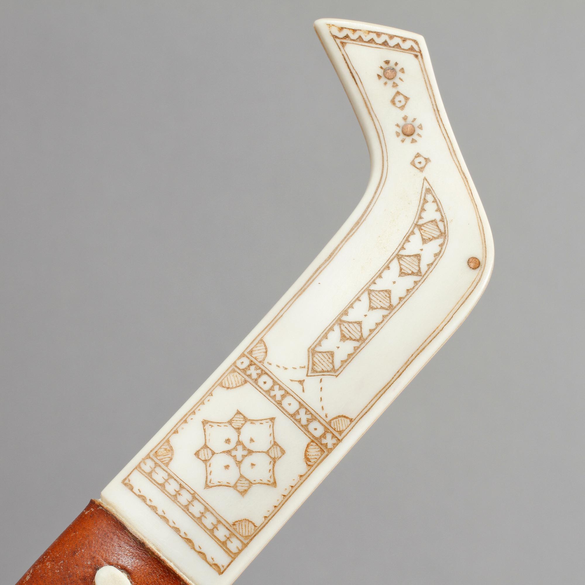 SAMEKNIVAR, 3 st, bl a Johan Gaup, Laimoviken, delvis monogramsignerade, 1900-tal.