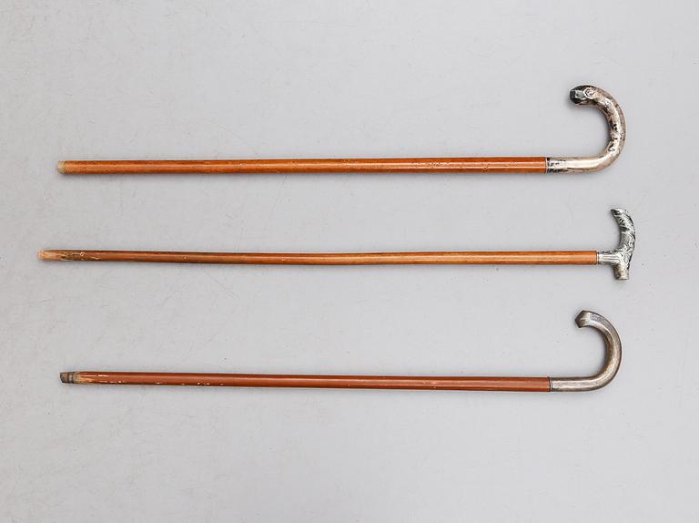 KÄPPAR, 3 st, med silverkryckor, 1900-talets första hälft.