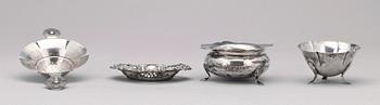 PARTI SILVER, 9 delar, bl a en senapskanna, Chester, Enland, 1800-tal. Totalvikt ca 700 gram.