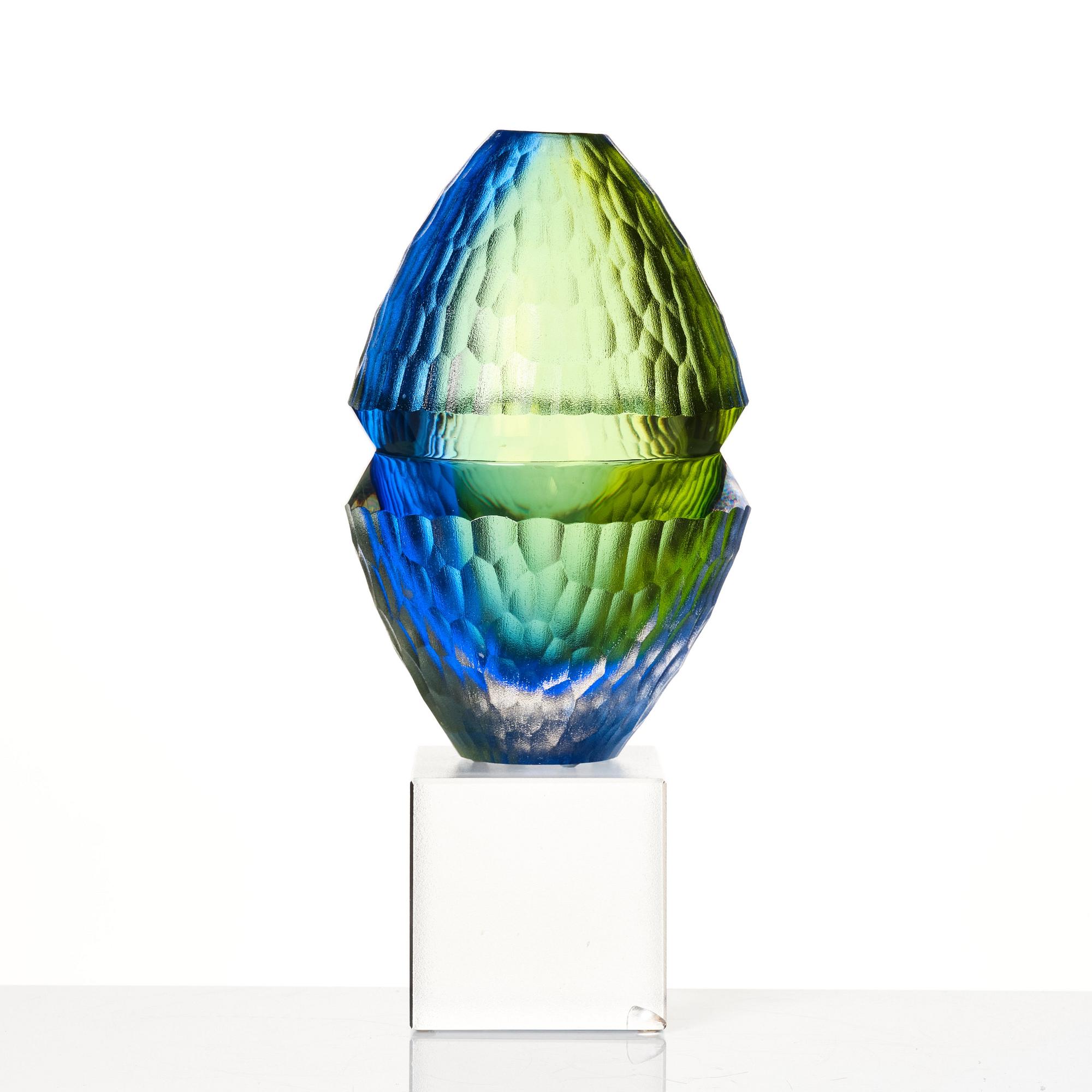 Erika Lagerbielke, skulptur "Integritet", Orrefors Gallery, 1997, signerad och numrerad 5-15.