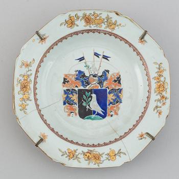 Three armorial dinner plate, Qing dynasty, Qianlong (1736-95).