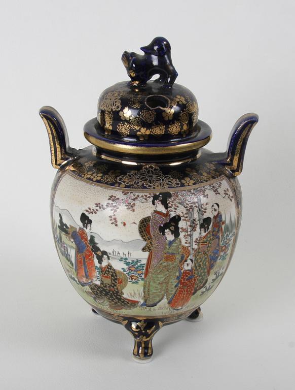 RÖKELSEKAR, porslin, Japan.