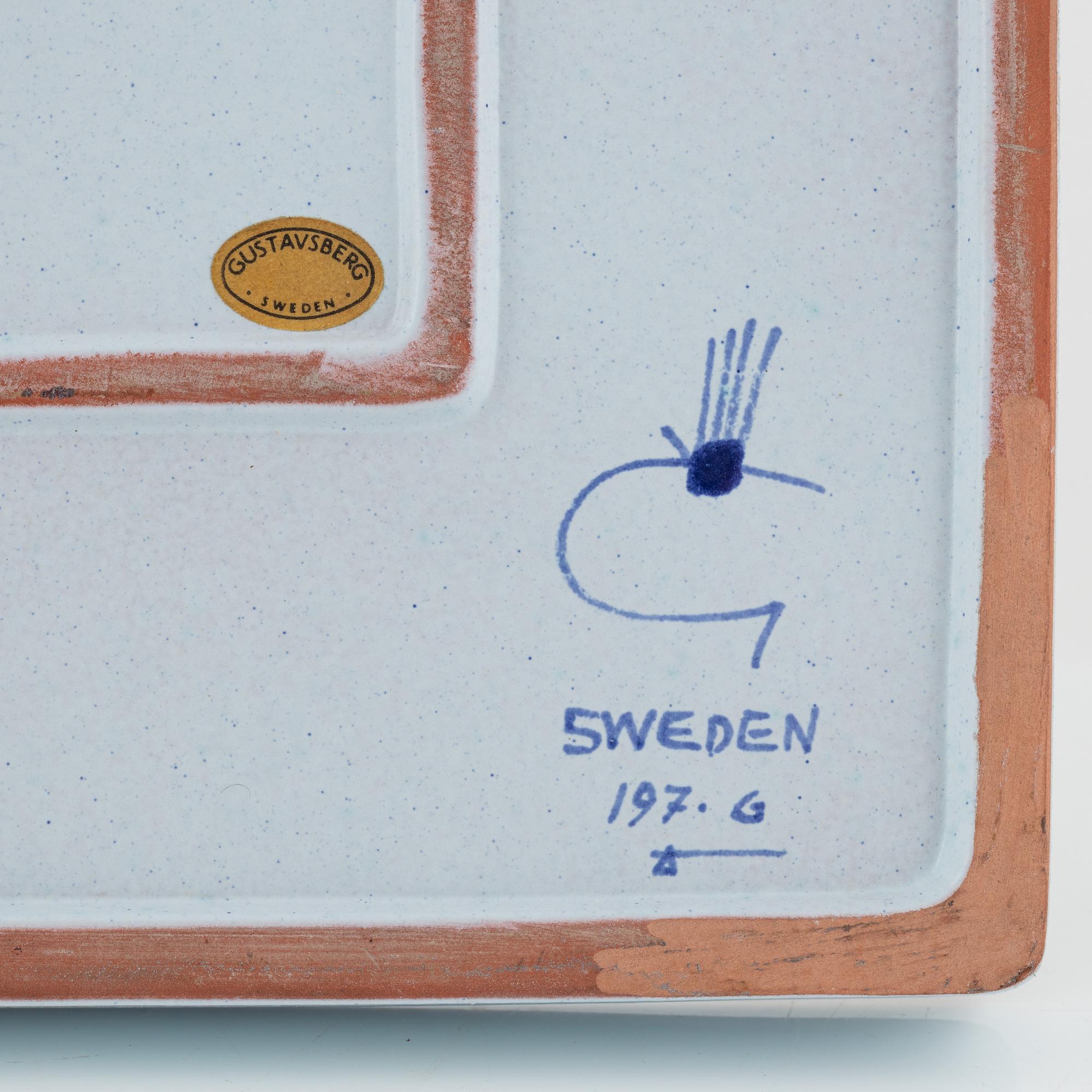 Fat, fajans, Stig Lindberg, samt reliefer, 2 st, stengods, Lisa Larson, Gustavsberg.