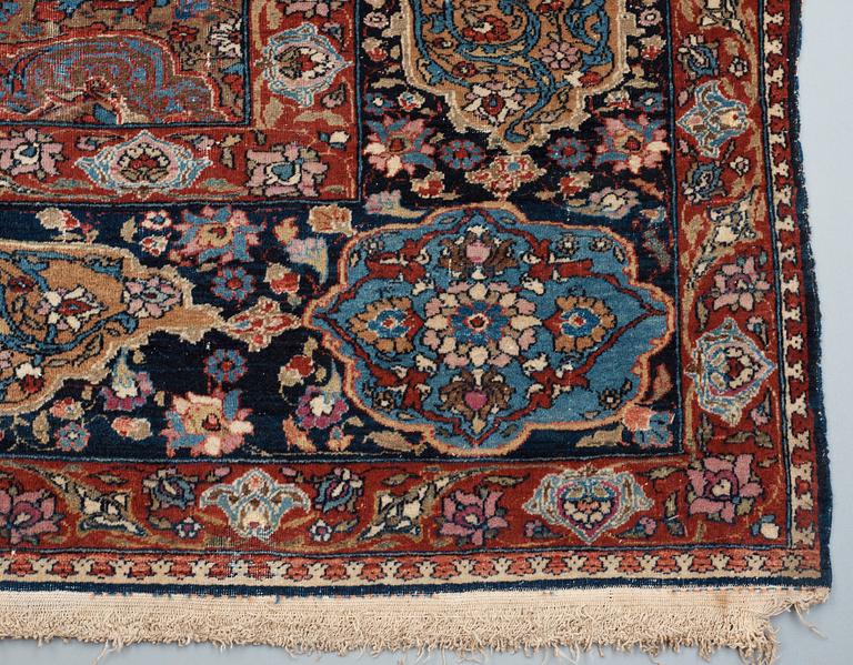 ANTIQUE/SEMI-ANTIQUE ESFAHAN most likely. 428 x 311,5 cm.