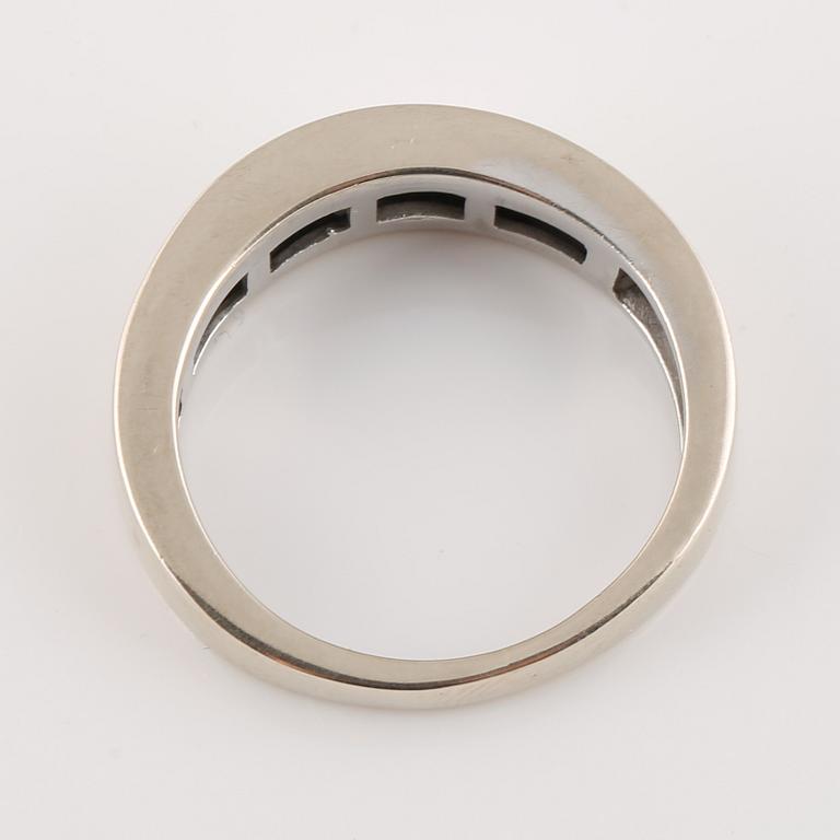 RING, 14K guld med prinsesslipade diamanter ca 0.60 ct. Vikt 5,7 gram.