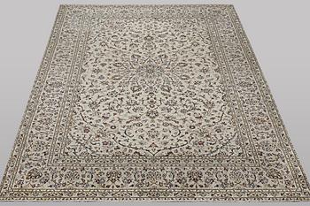 A carpet, Kashan, ca 328 x 205 cm.
