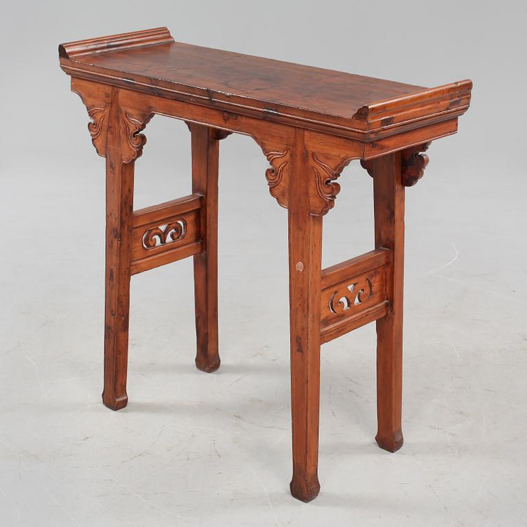 BORD, orientaliskt, 1900-talets andra hälft.