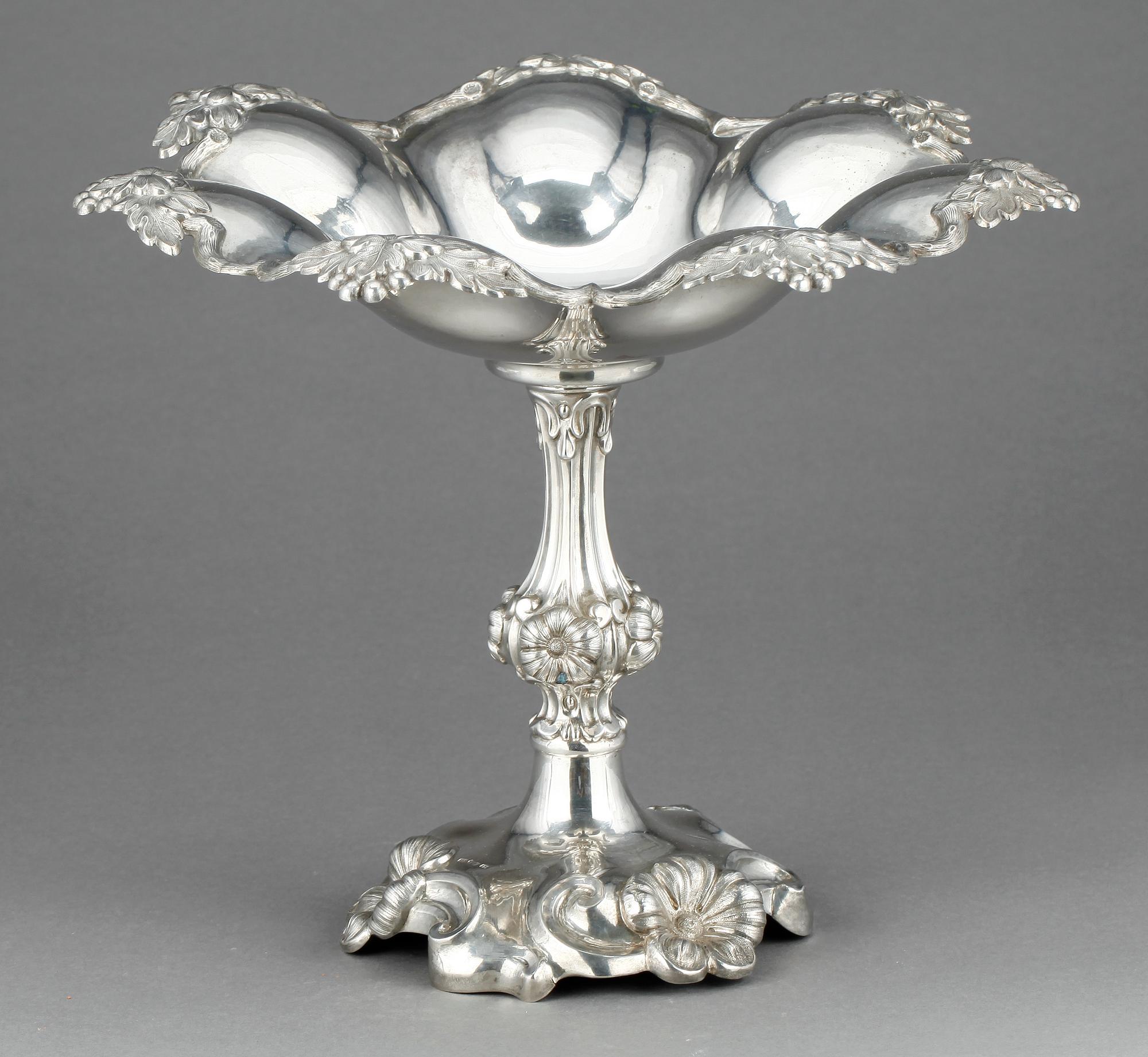SKÅLFAT på fot, silver, G Möllenborg, Stockholm 1868, vikt ca 613 gram.