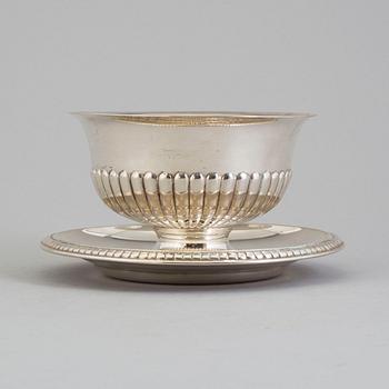 SÅSSKÅL PÅ FAT, silver, KGM GAB, Uppsala, 1927.