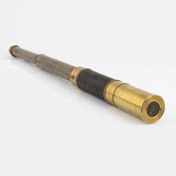 A brass telescope, around 1900.