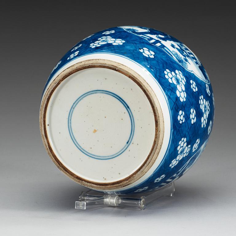 A blue and white jar, Qing dynasty, 18th Century.