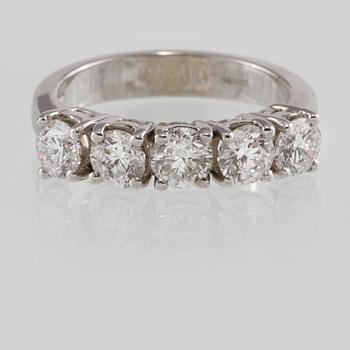 RING, 18k vitguld med 5 briljantslipade diamanter, 1.69 ct. Vikt 3,3 g.