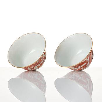 A pair of five clawed dragon bowls on stands and a cover, Qing dynasty, Daoguang mark and period (1821-50).