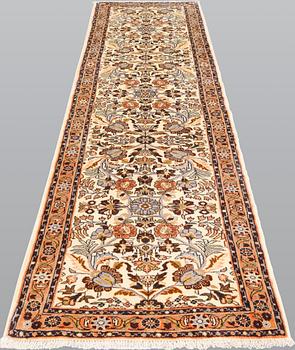 A Hamadan runner, ca 300 x 77 cm.